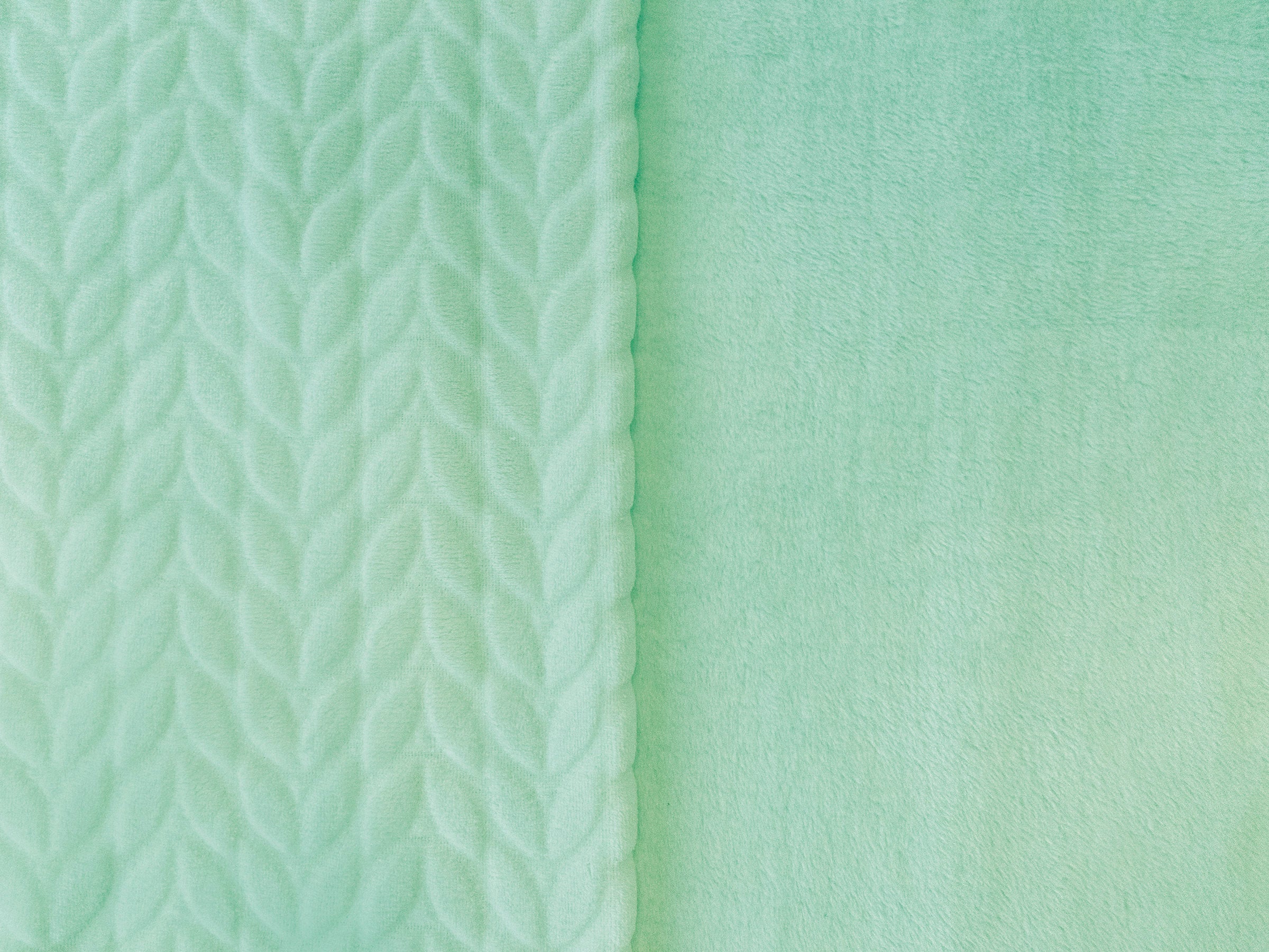 Stitch & Sparkle 100% Polyester Squiggly Minky Fleece, Aqua, Blanket Fabric, Apparel Fabric, Nurcery Fabric, 60'', 245Gsm